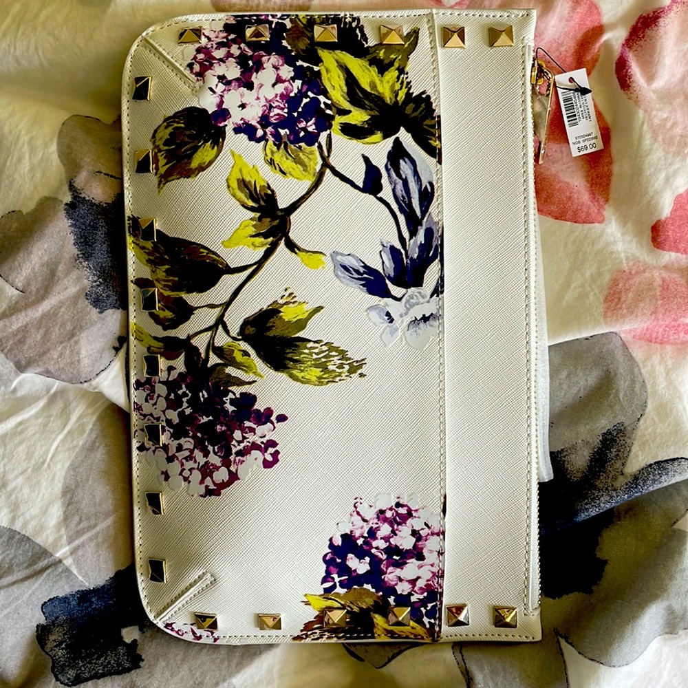 White House Black Market White/Hydrangea print zipper pouch